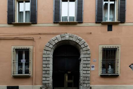 Red Appartamento Immerso Tra Le Mura Bolognesi Exterior photo